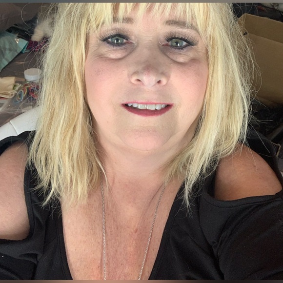 Meet your Posher, Roberta - Picture 1 of 1